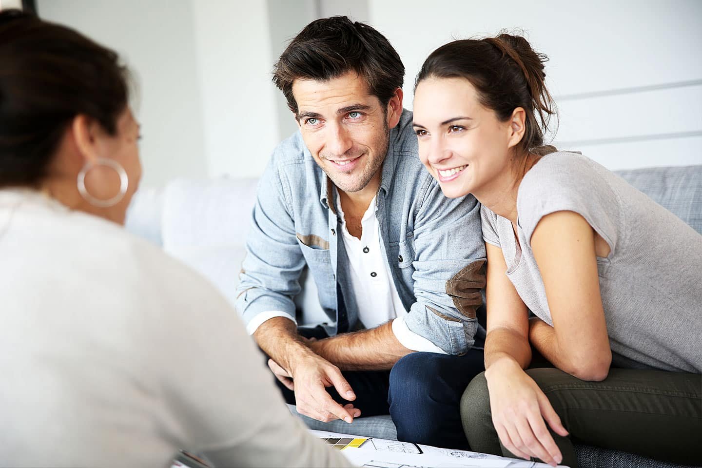 Documentos requeridos para la compra de una propiedad en Argentina, incluyendo DNI y certificación de ingresos.